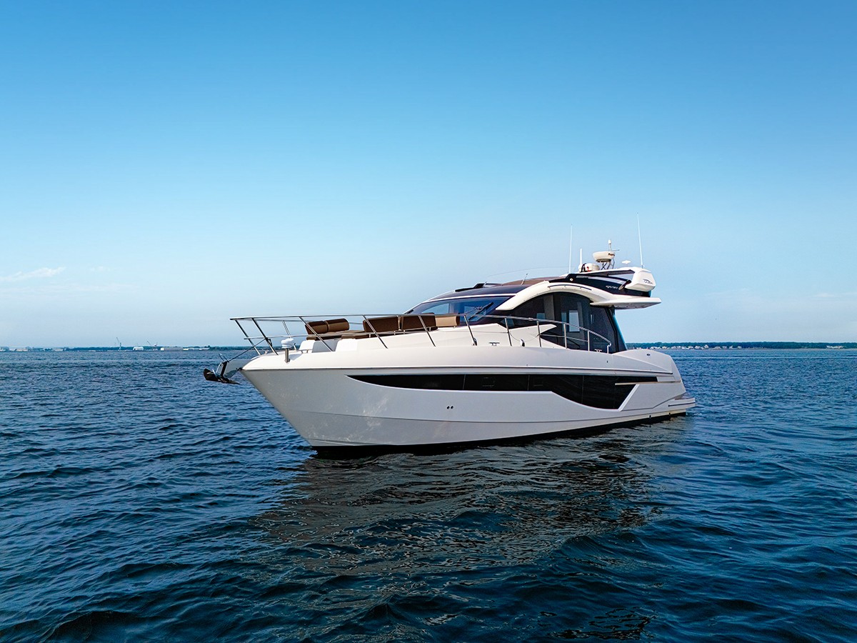 Yacht Photo 22
